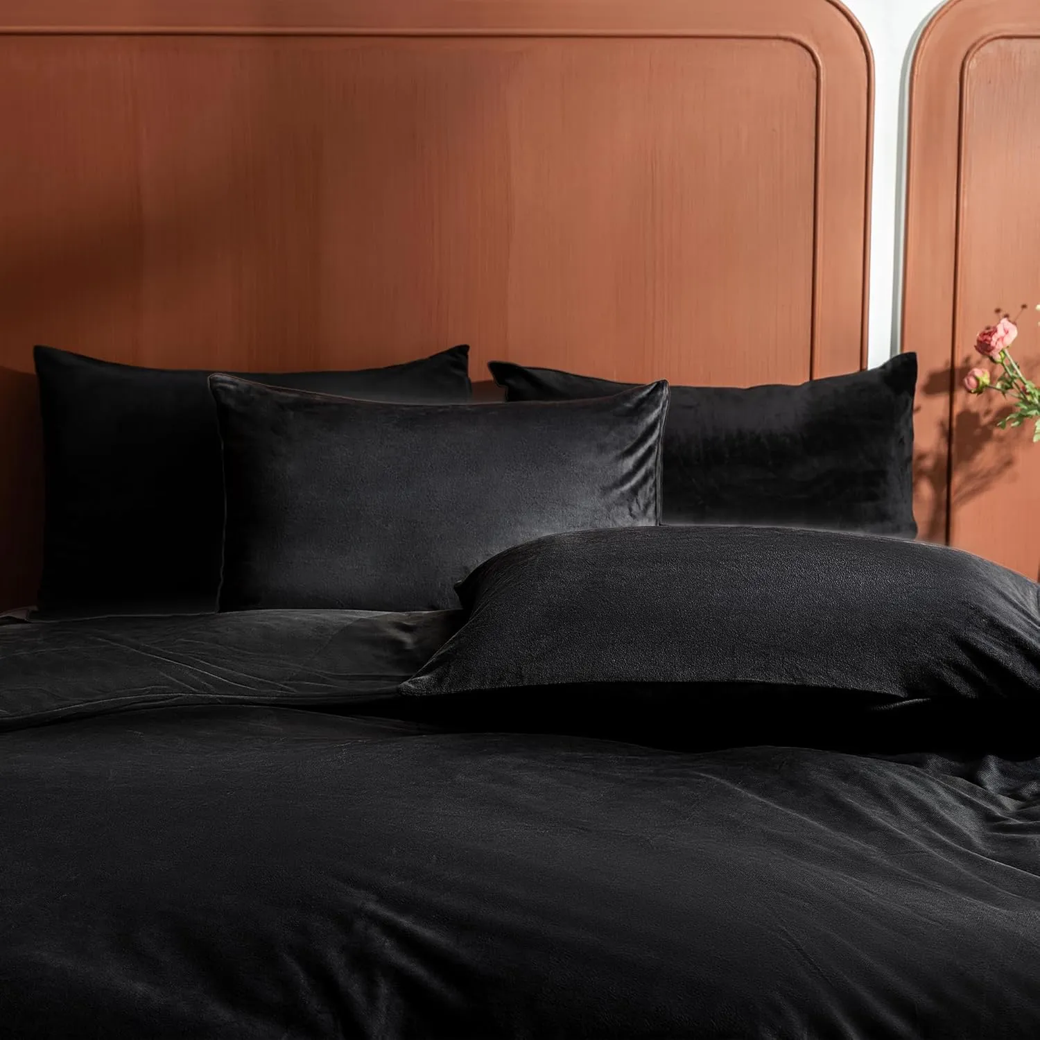 2 Pack Zippered Velvet Standard Pillowcases, Super Soft and Cozy Luxury Fuzzy Flannel Pillow Cases with Zipper, 20x26 Inches, Black