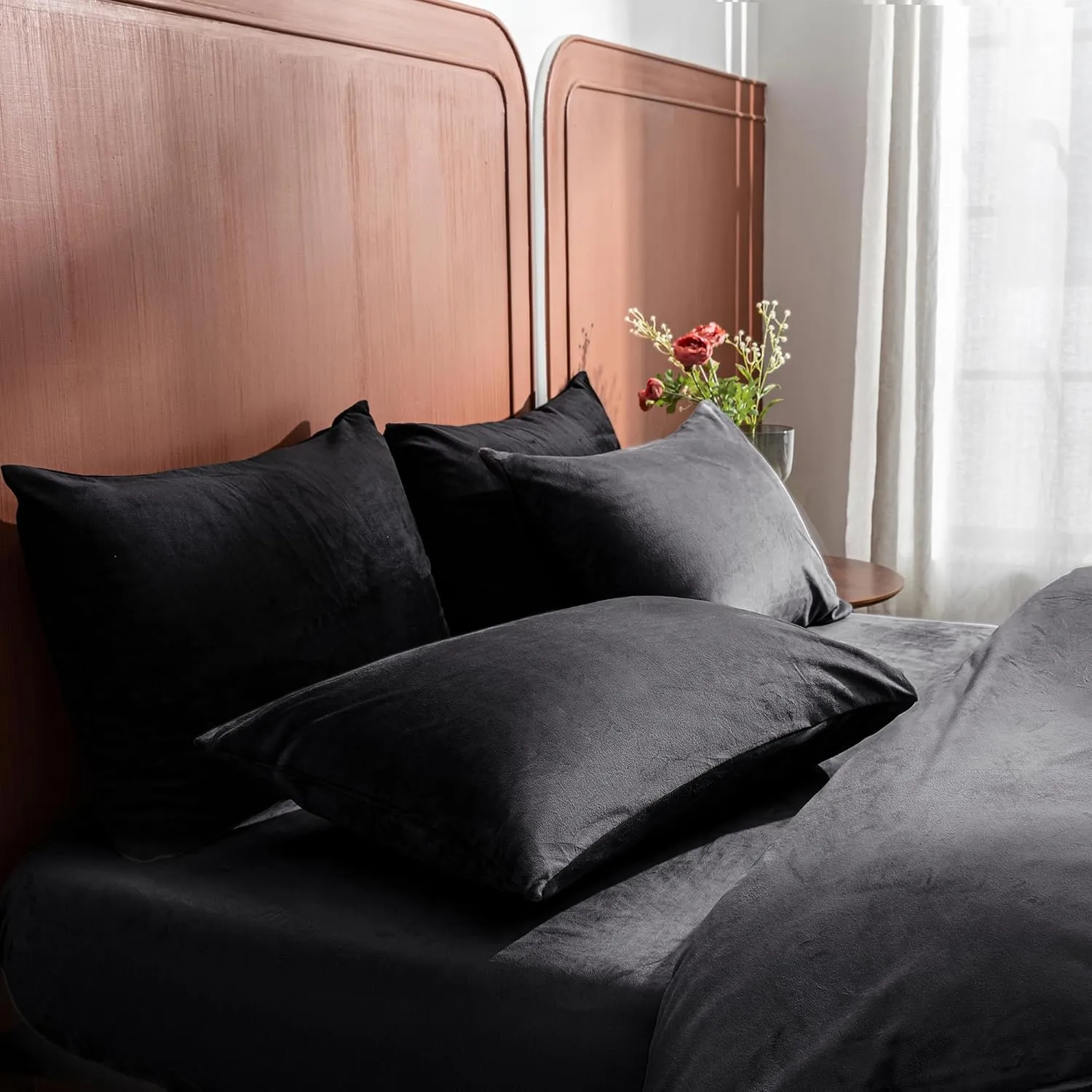 2 Pack Zippered Velvet Standard Pillowcases, Super Soft and Cozy Luxury Fuzzy Flannel Pillow Cases with Zipper, 20x26 Inches, Black