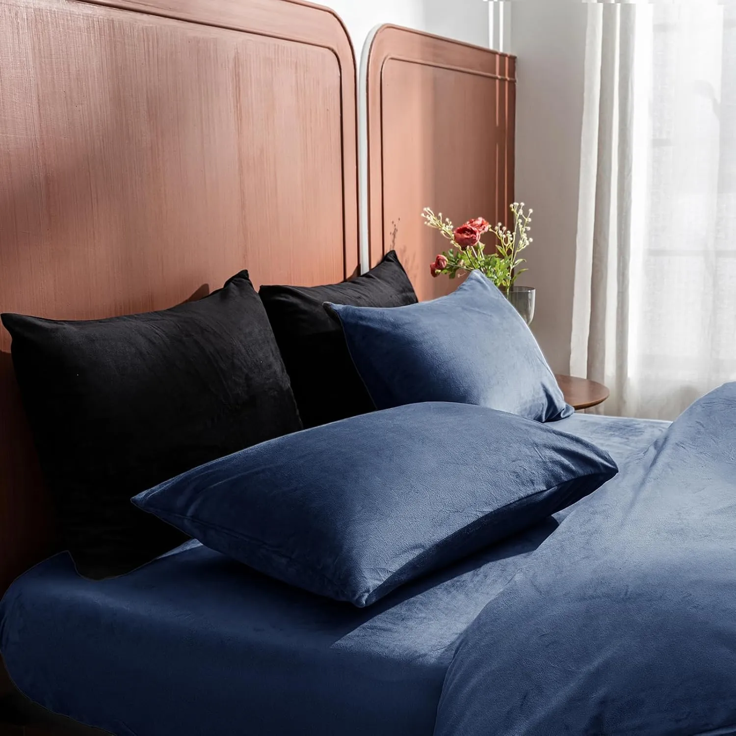 2 Pack Zippered Velvet Standard Pillowcases, Super Soft and Cozy Luxury Fuzzy Flannel Pillow Cases with Zipper, 20x26 Inches, Navy Blue