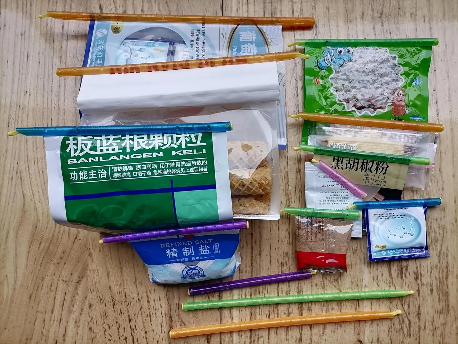 Bag Clips 16 pc Reusable Sealer Clip, Sealer, Chip Clip, Pouch Clip Professionally Designed Sealing Storage Bags, Kids Snack Bags and More Moisture and Leak-Proof Almost Zero Waste (Large1)