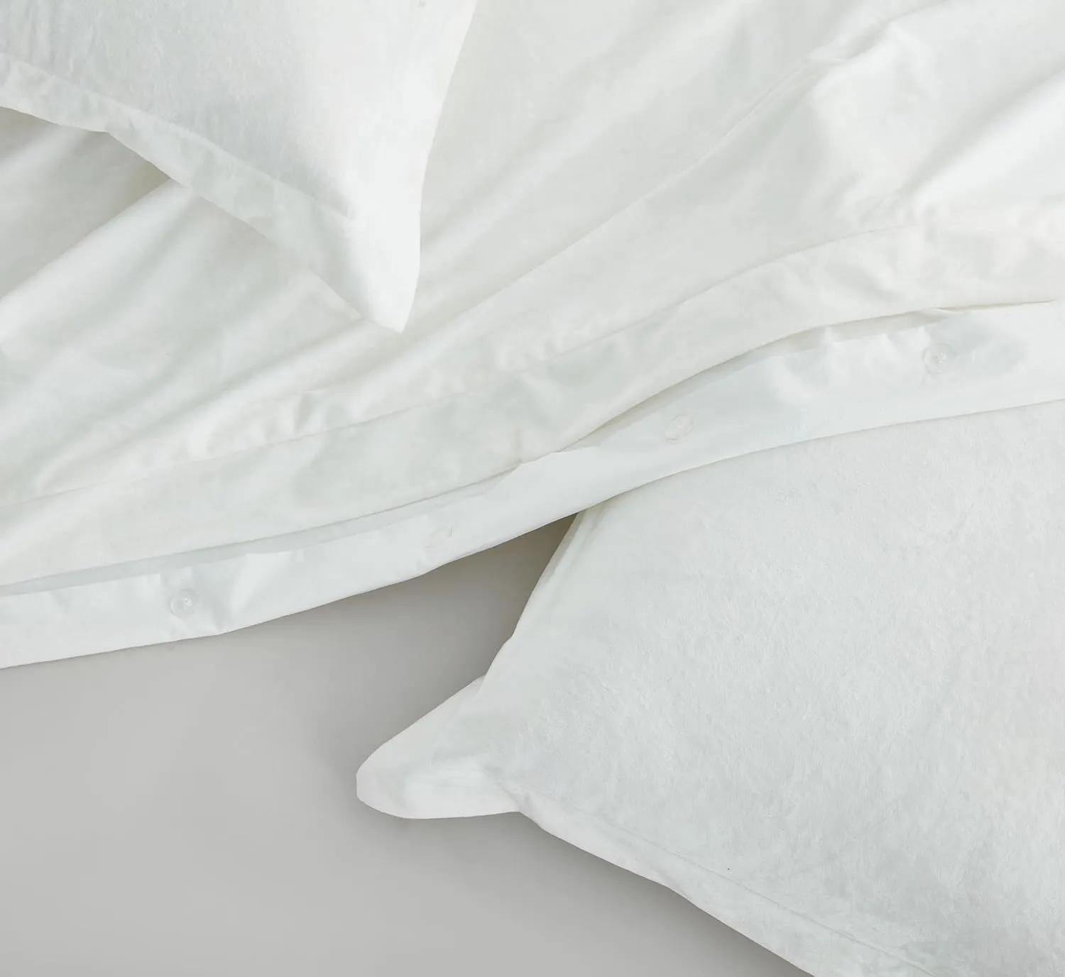 Chezmoi Collection Piers 3-Piece Cream White Distressed Velvet Duvet Cover Set Queen Size with Button Closure and 8 Corner Ties, Soft Washed Microfiber Reverse Comforter Cover