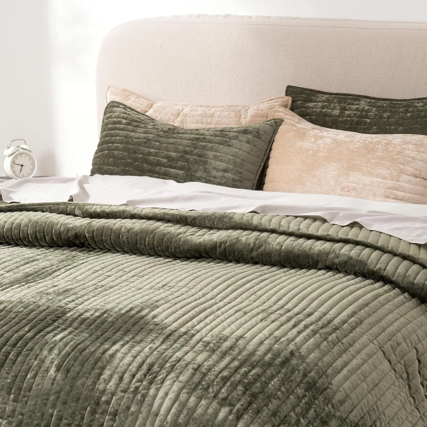 EVERGRACE Velvet Quilt Set Queen Size, Luxurious Soft Striped Channel Bedding Set, Lightweight Velvet Comforter for All Season, Quilted Bedspread Coverlet with 2 Matching Shams, Olive Green