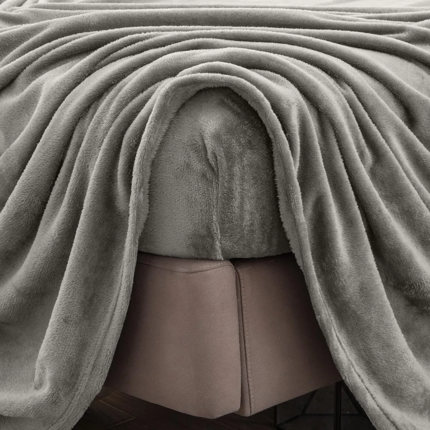 Great Bay Home Extra Soft Velvet Plush Full Micro Fleece Sheet Set | Deluxe Microplush Non Pilling Sheets, Deep Pocket | Lavish Sherpa Velvet Luxe Collection (Full, Grey)
