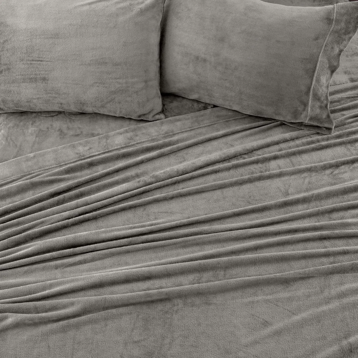 Great Bay Home Extra Soft Velvet Plush Full Micro Fleece Sheet Set | Deluxe Microplush Non Pilling Sheets, Deep Pocket | Lavish Sherpa Velvet Luxe Collection (Full, Grey)