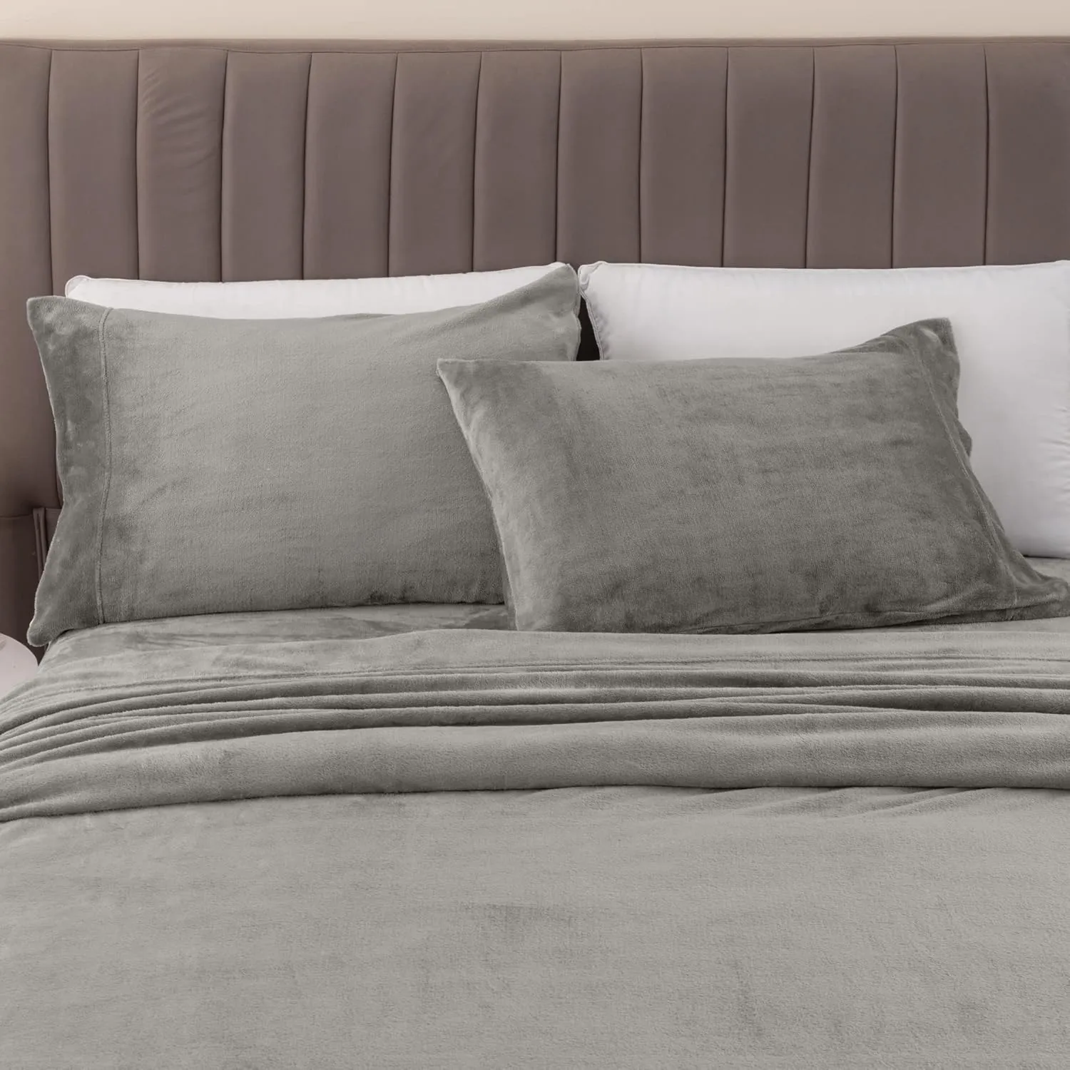 Great Bay Home Extra Soft Velvet Plush Full Micro Fleece Sheet Set | Deluxe Microplush Non Pilling Sheets, Deep Pocket | Lavish Sherpa Velvet Luxe Collection (Full, Grey)