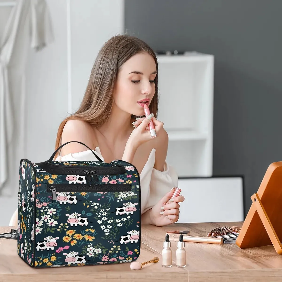 Hanging Toiletry Bag Cute Cow Flower for Women Girls, Cosmetic Makeup Bag with Multi Compartments, Portable Travel Bag Organizer Large for Toiletries Accessories
