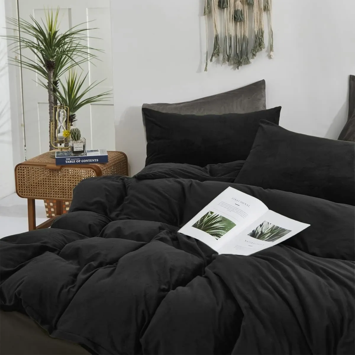 Houseri Velvet Black Comforter Set - Fluffy Comforters, Soft Warm Bedding Sets for Queen Size