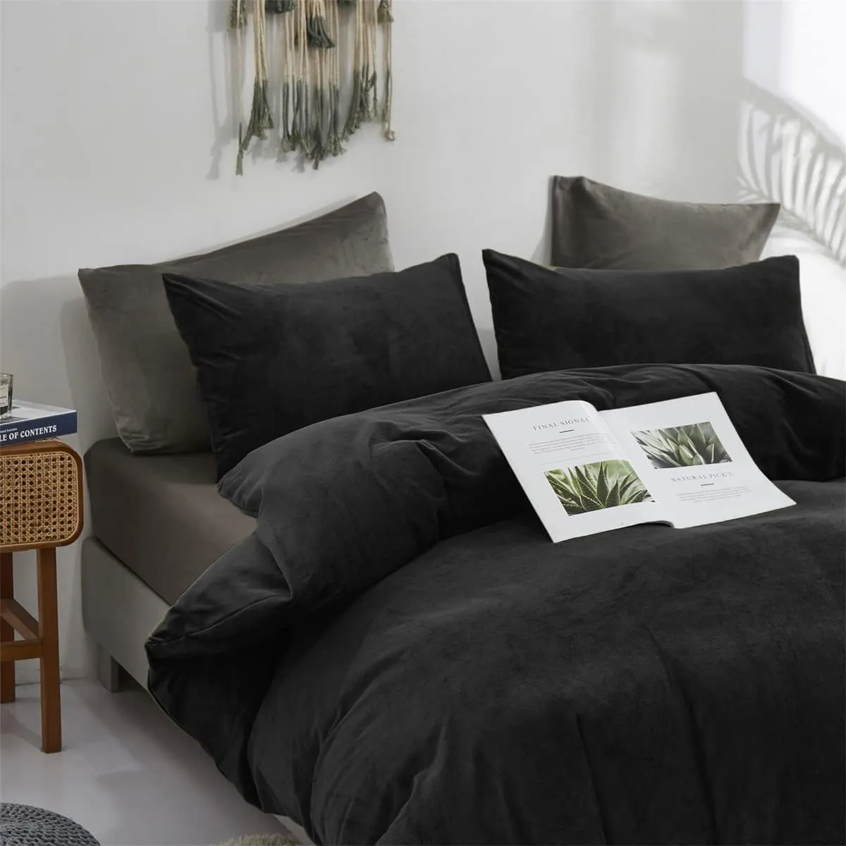 Houseri Velvet Black Comforter Set - Fluffy Comforters, Soft Warm Bedding Sets for Queen Size