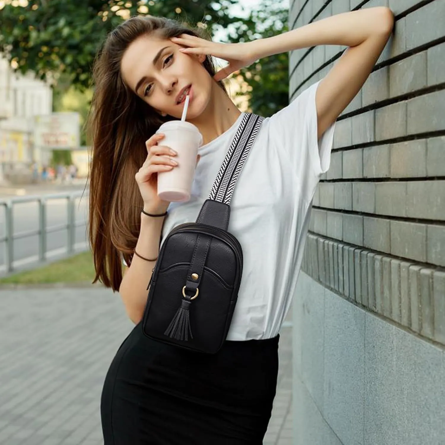 Missnine Small Sling Bag for Women PU Leather Fanny Pack Crossbody Purse Trendy Chest Bag for Travel, Shopping,Daily, Black