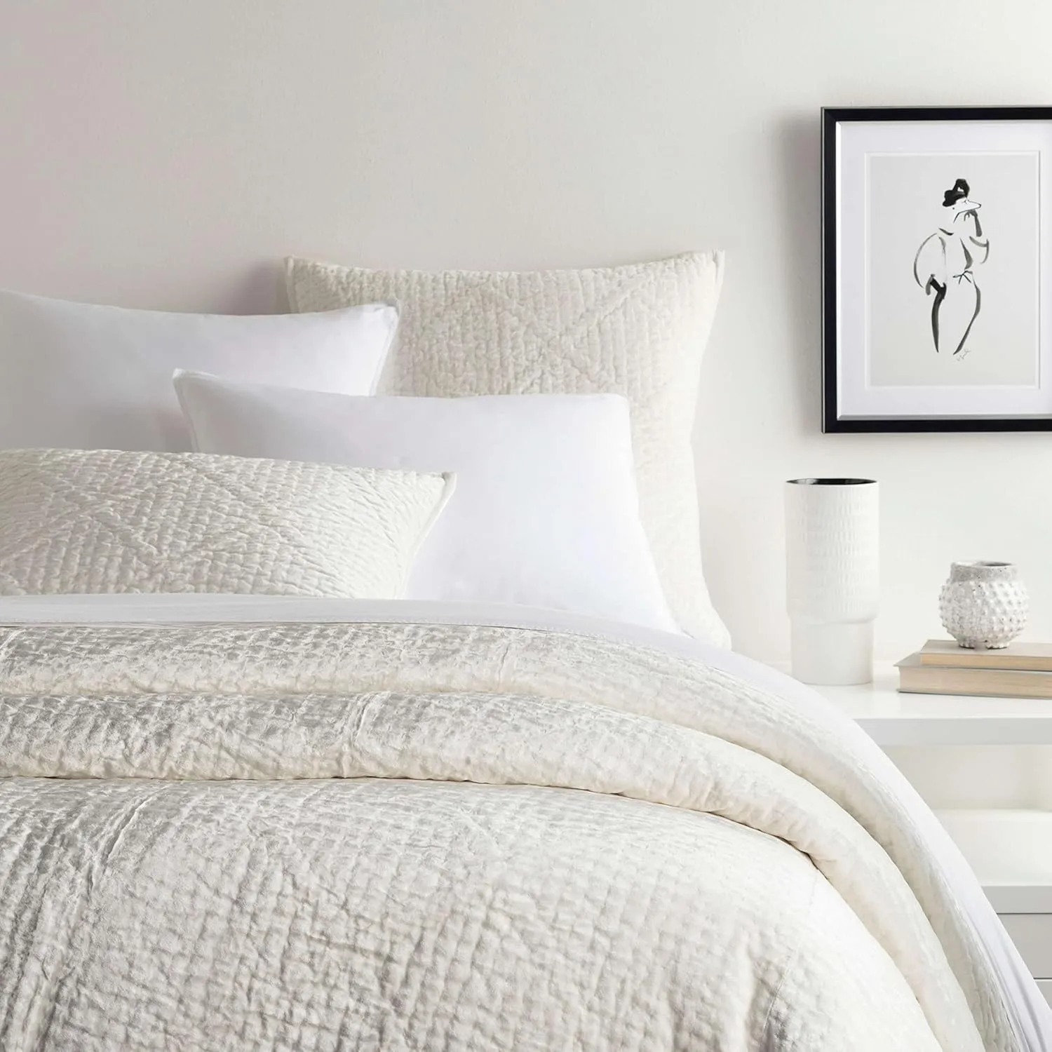 Parisienne Velvet Dove White Quilted Sham, Standard Size, White Solid Pattern
