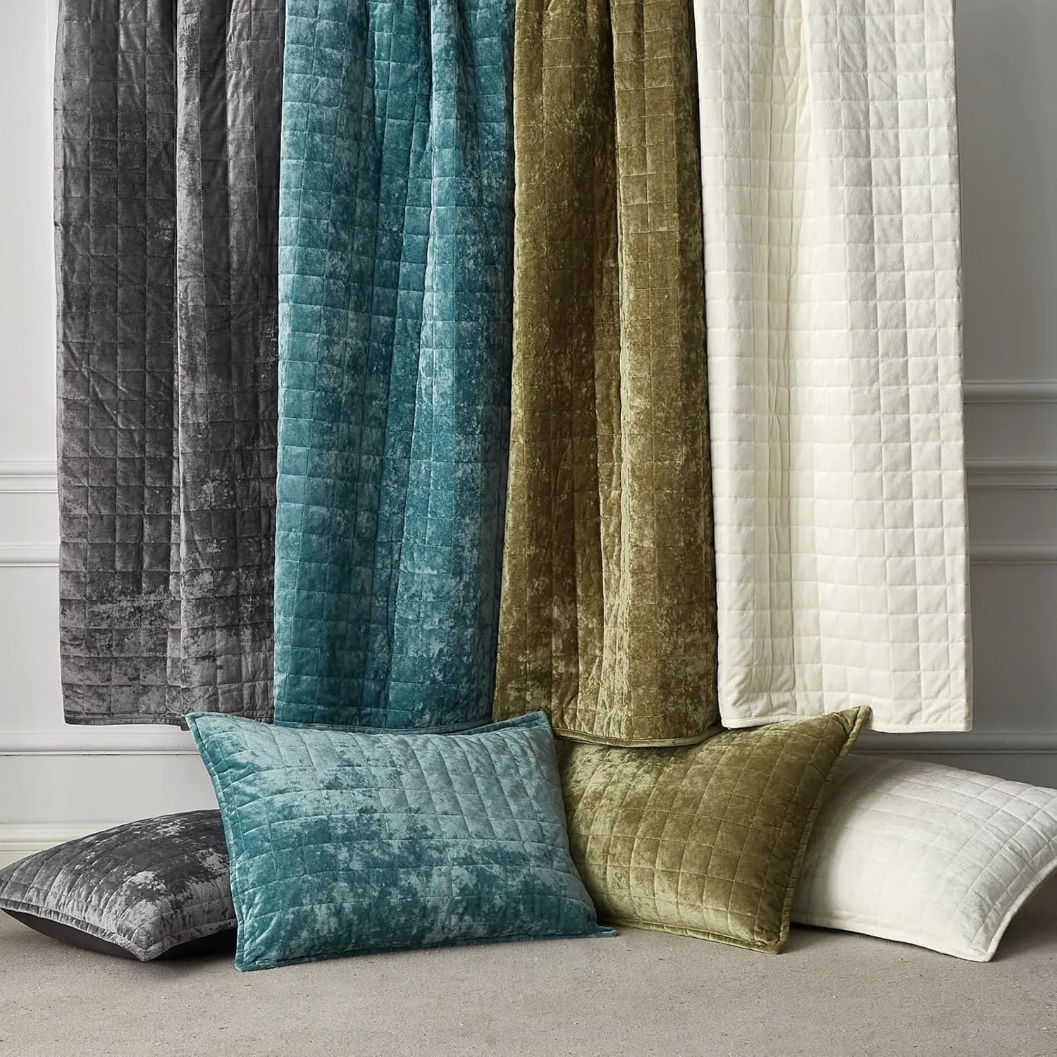 Velvet Quilt King Size, Lightweight Velvet Bedding Set, Soft Quilt Sets Bedspread Cozy Coverlet Thin Comforter Quilted Blanket for All Season, 1 Quilt 104x90 inches, 2 Pillowcases- Green