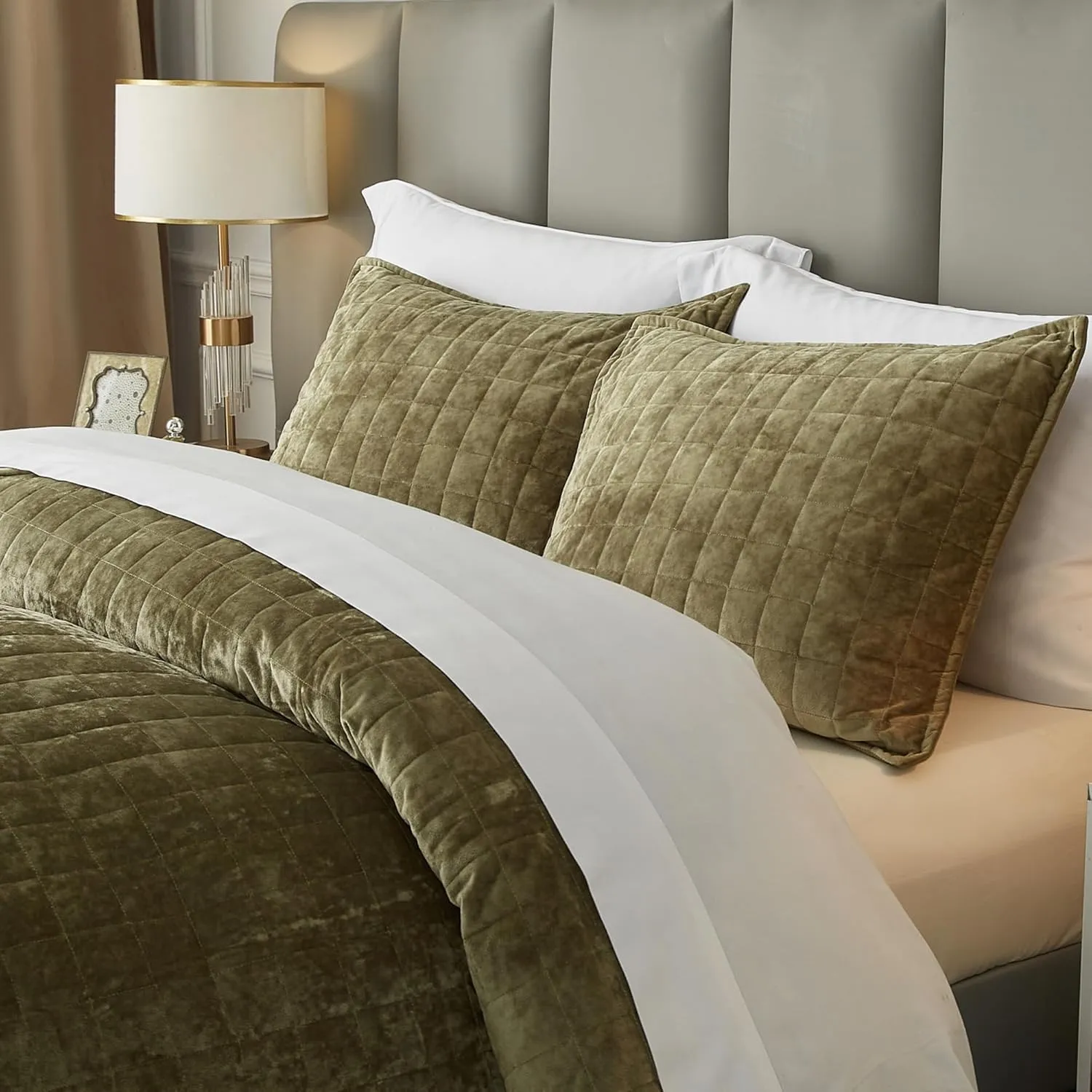 Velvet Quilt King Size, Lightweight Velvet Bedding Set, Soft Quilt Sets Bedspread Cozy Coverlet Thin Comforter Quilted Blanket for All Season, 1 Quilt 104x90 inches, 2 Pillowcases- Green