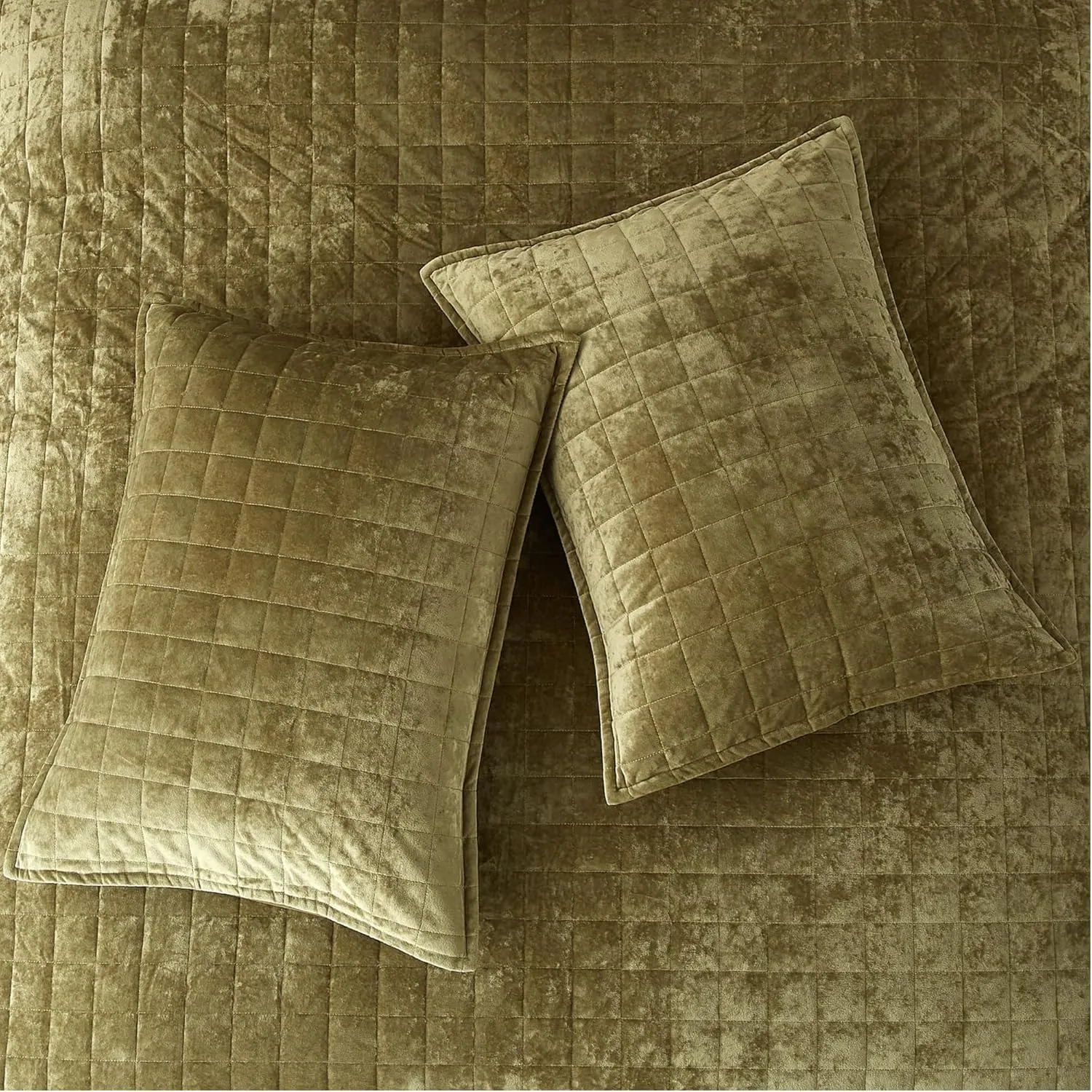 Velvet Quilt King Size, Lightweight Velvet Bedding Set, Soft Quilt Sets Bedspread Cozy Coverlet Thin Comforter Quilted Blanket for All Season, 1 Quilt 104x90 inches, 2 Pillowcases- Green