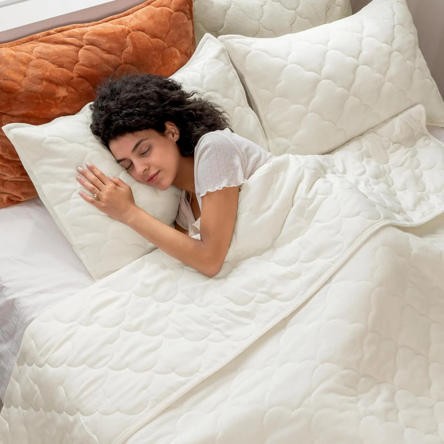 Velvet Quilt Set King Size - Luxury Lightweight Velvet Bed Comforter & 2 Pillow Shams | Oversized Coverlet Bedspread 3 Piece | Oeko-TEX All Season Bedding White