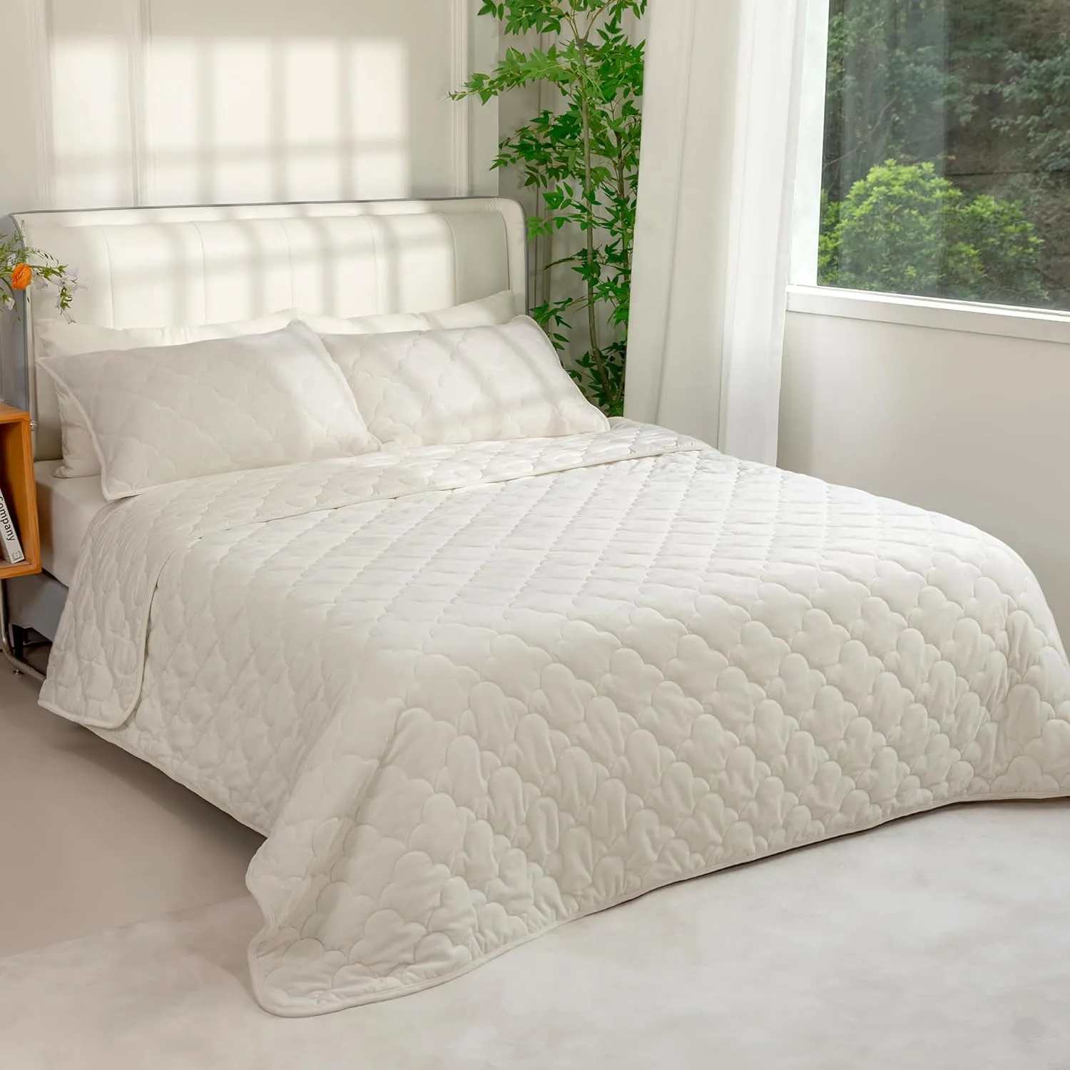 Velvet Quilt Set King Size - Luxury Lightweight Velvet Bed Comforter & 2 Pillow Shams | Oversized Coverlet Bedspread 3 Piece | Oeko-TEX All Season Bedding White
