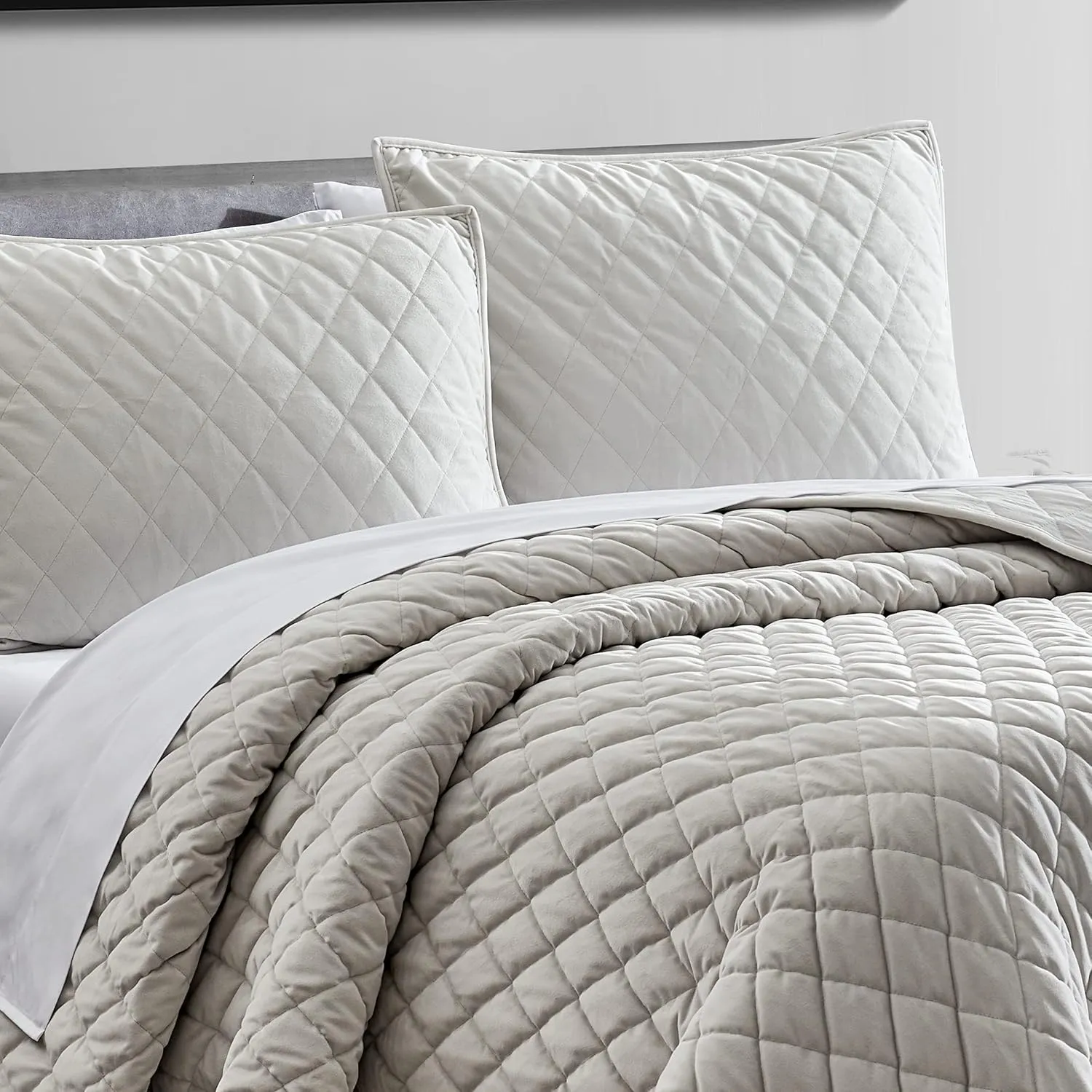 Vera Wang - King Quilt Set, Luxurious Velvet Bedding Set with Matching Shams, Modern Room Essentials (Diamond Velvet Natural Ivory, King)
